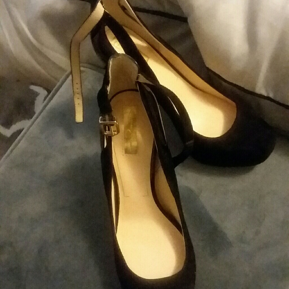 Shoes - Picture 2 of 2